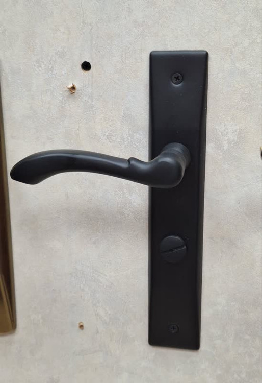 دستگیره درب رنگ مشکی با قفل