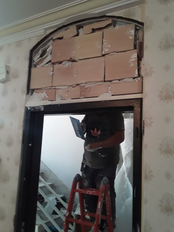 مرحله پر کردن شیشه بالای درب قبل